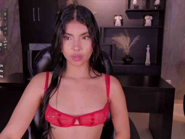MiaLaurence