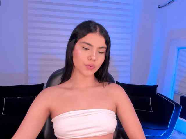 MiaLaurence