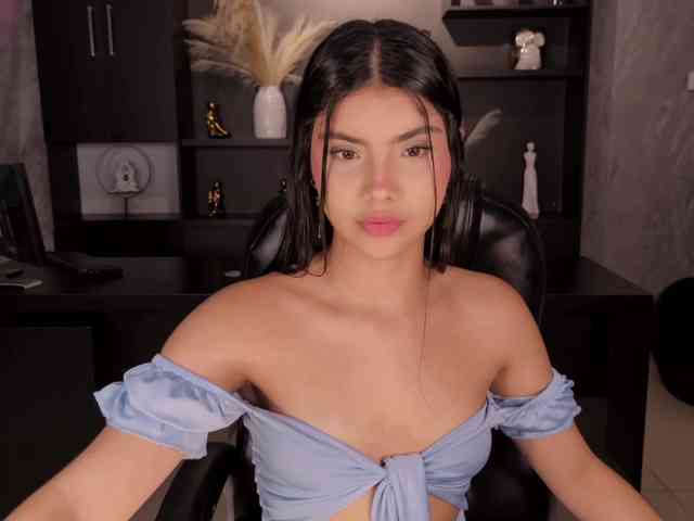 MiaLaurence