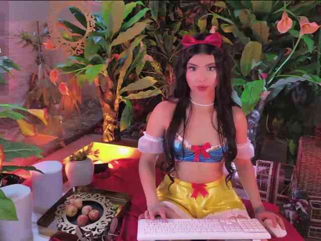 MiaLaurence