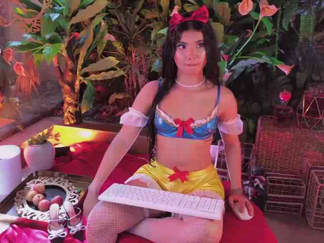 MiaLaurence