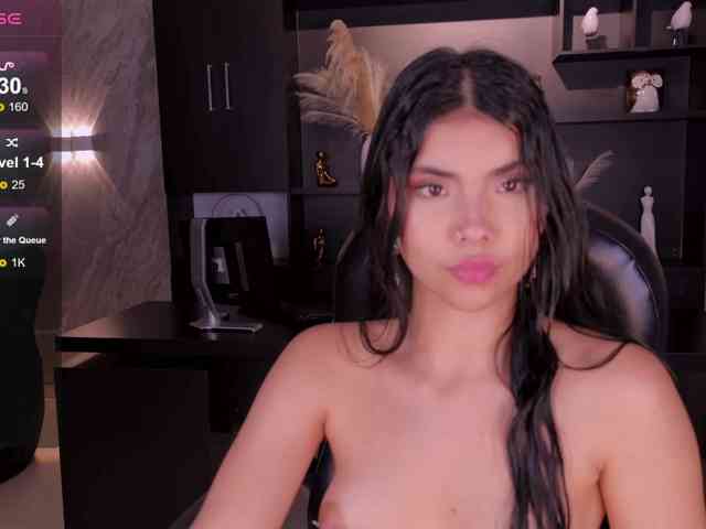 MiaLaurence webcam