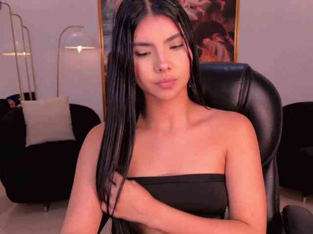 MiaLaurence