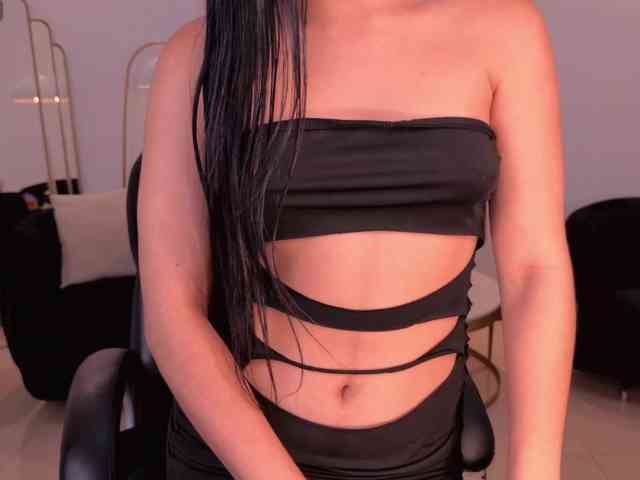 MiaLaurence webcam