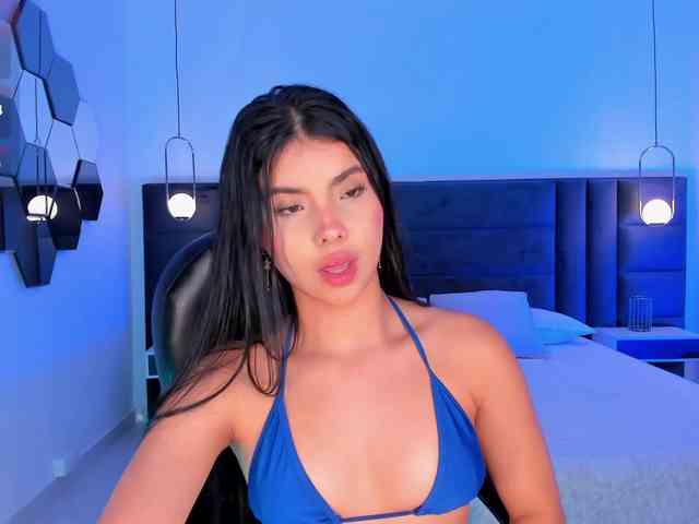 MiaLaurence