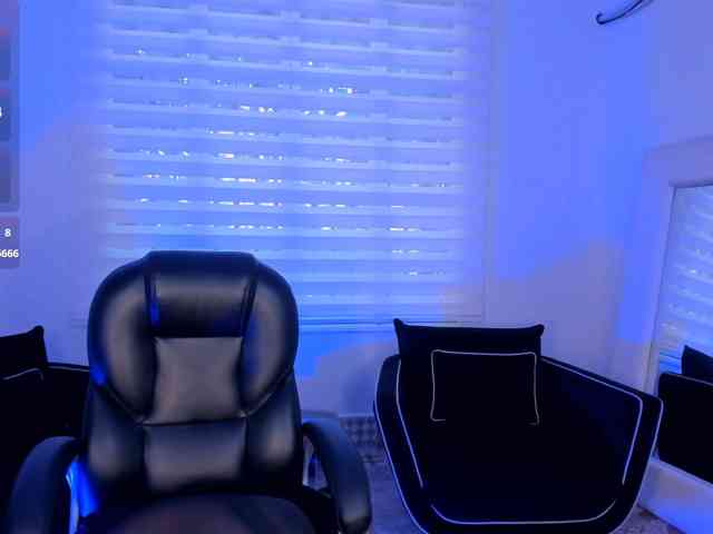 MiaLaurence