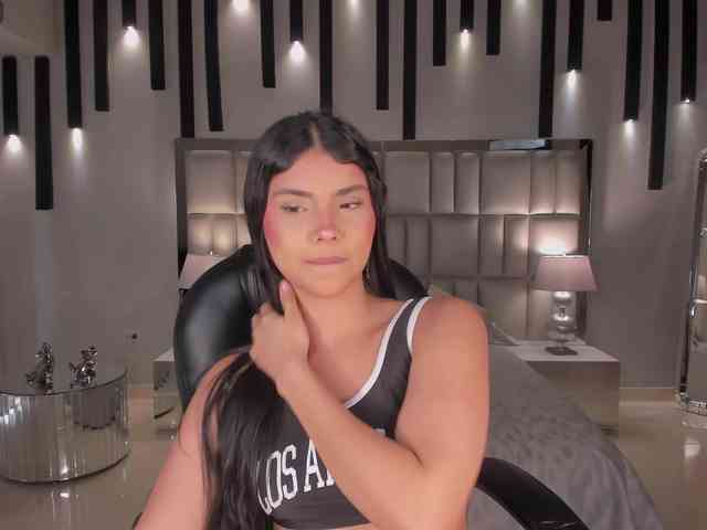 MiaLaurence