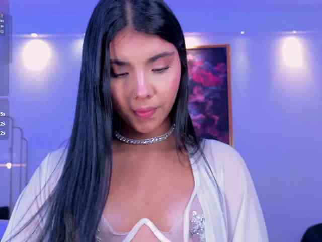MiaLaurence webcam