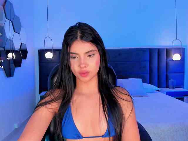 MiaLaurence