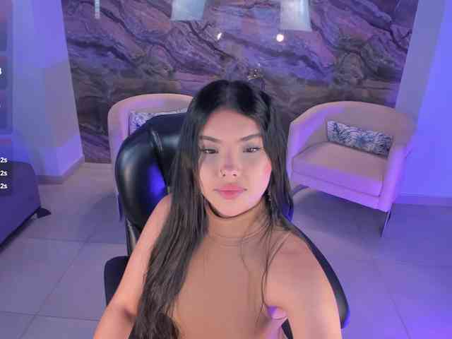 Model: MiaLaurence