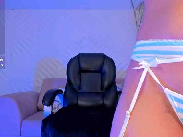 MiaLaurence