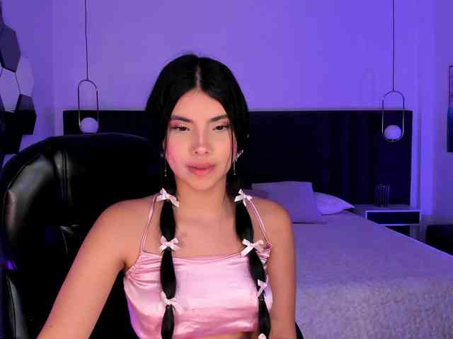 MiaLaurence