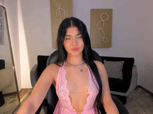 MiaLaurence