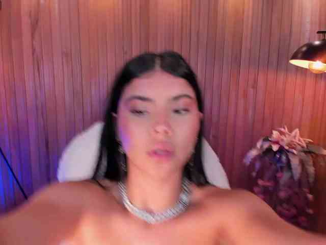 MiaLaurence webcam