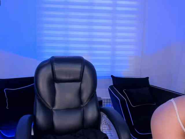 MiaLaurence