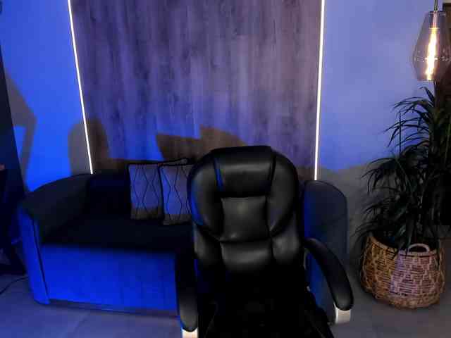 MiaLaurence