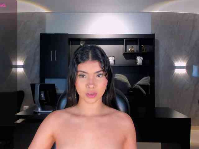 MiaLaurence webcam