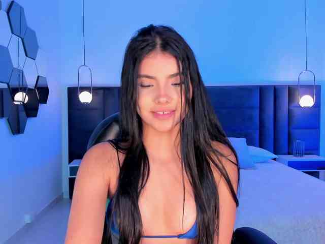 MiaLaurence