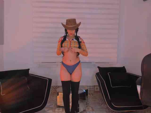MiaLaurence