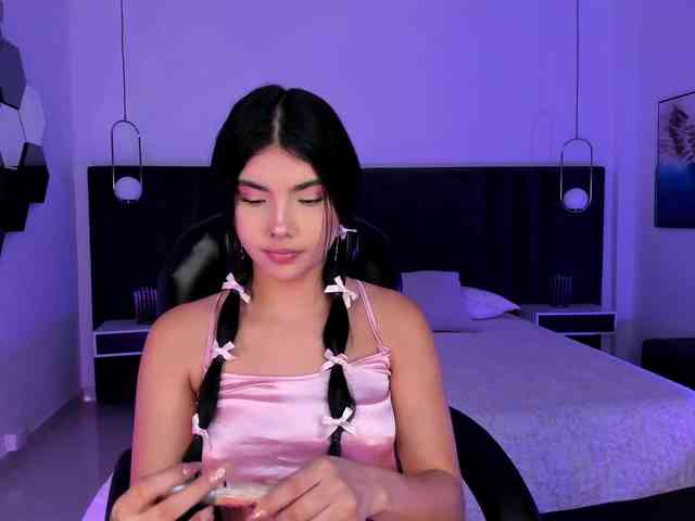MiaLaurence Live Webcam on BongaCams