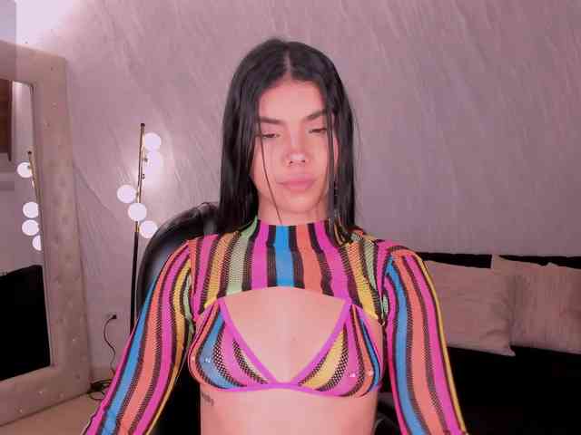 MiaLaurence