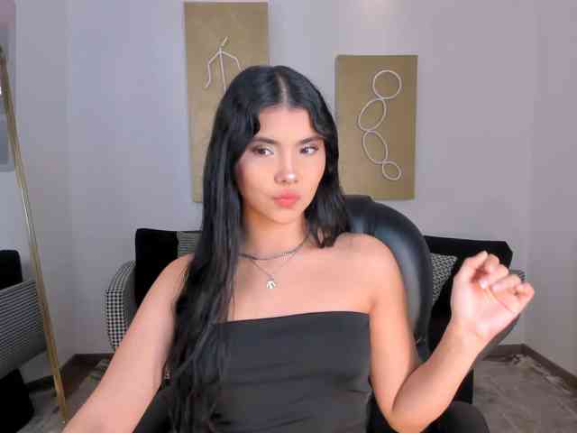 MiaLaurence MiaLaurence