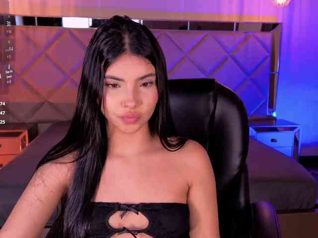 MiaLaurence