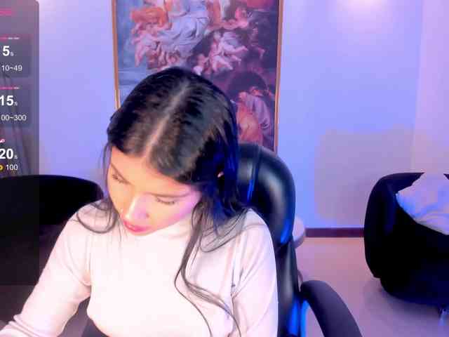 MiaLaurence webcam