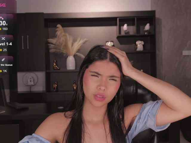MiaLaurence webcam