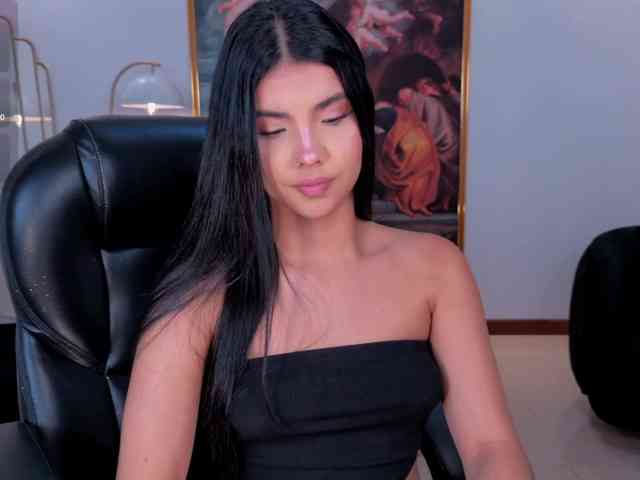 MiaLaurence MiaLaurence