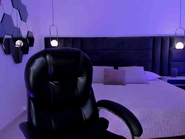 MiaLaurence