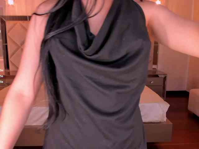 MiaLaurence webcam