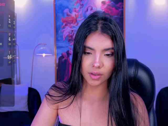 MiaLaurence webcam