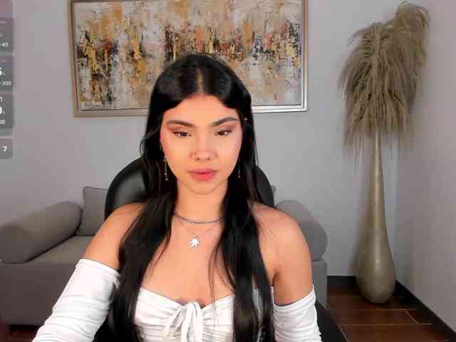 MiaLaurence