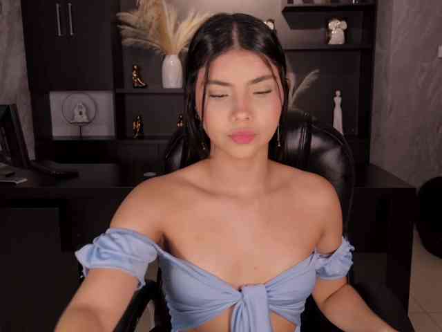 MiaLaurence MiaLaurence