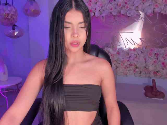 MiaLaurence Live Webcam on BongaCams