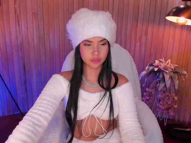 MiaLaurence webcam