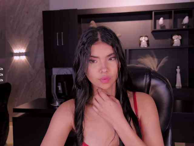 MiaLaurence