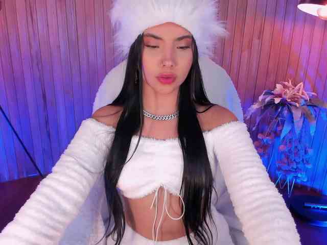 MiaLaurence webcam