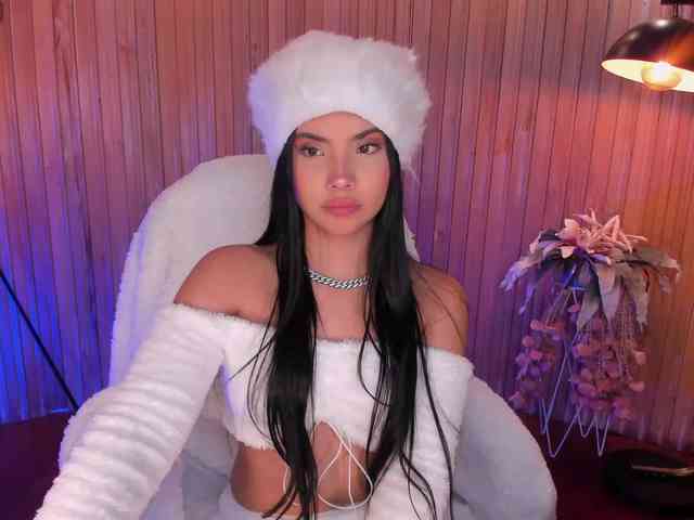 MiaLaurence
