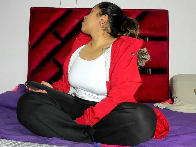 Latin-caliente live cam on BongaCams
