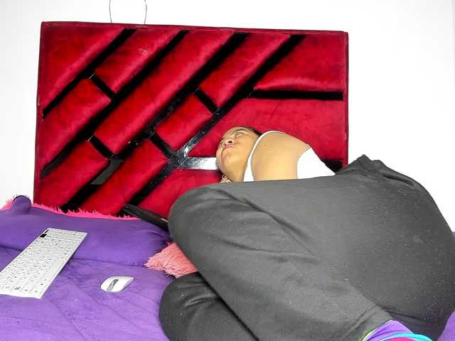 Latin-caliente live cam on BongaCams