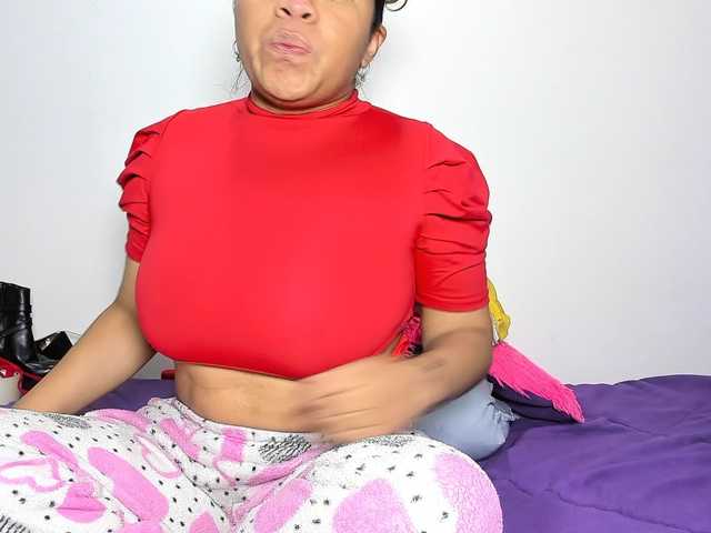 Latin-caliente live cam on BongaCams