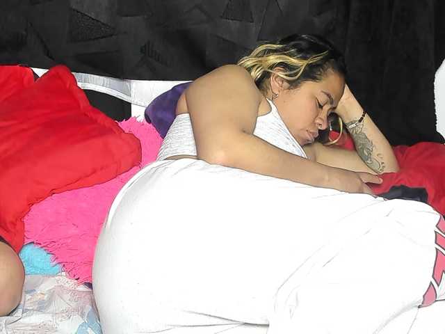 Latin-caliente live cam on BongaCams