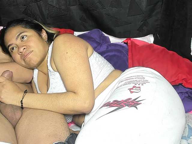 le modèle Latin-caliente est en webcam porno dans un show sur le site bongacams, il possède les tags suivants: Latino/Hispanic,Brunette,Trimmed