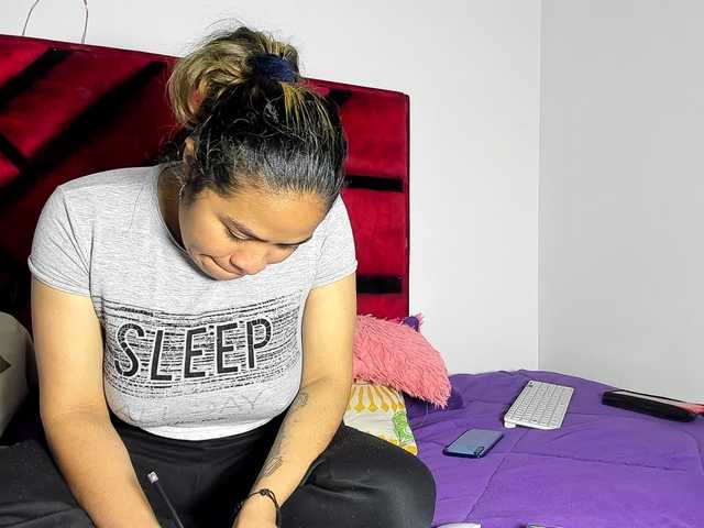 Latin-caliente live cam on BongaCams