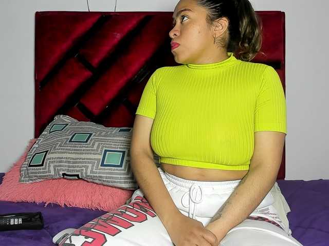 Latin-caliente live cam on BongaCams