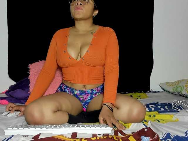 Latin-caliente live cam on BongaCams