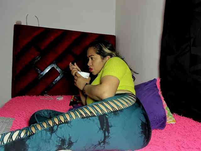 Latin-caliente webcam