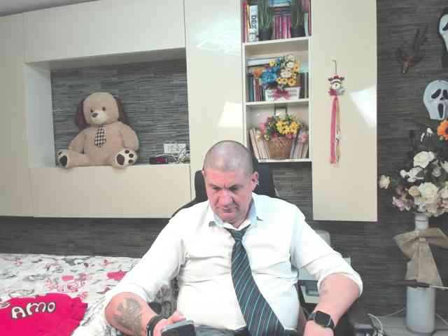 Spatacusdaddy48's cam show statistics and live stream